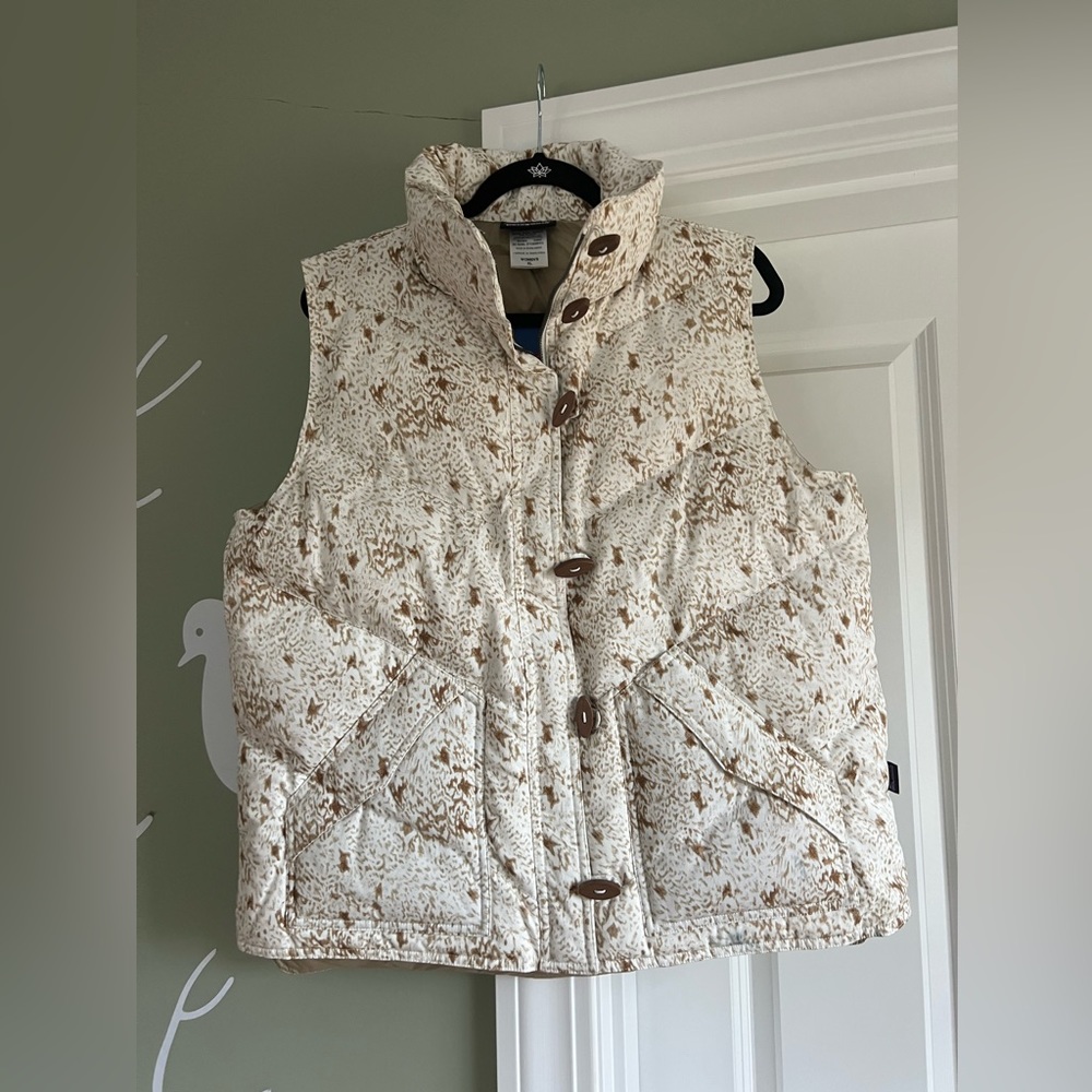 Patagonia white camo vest XL NWT
